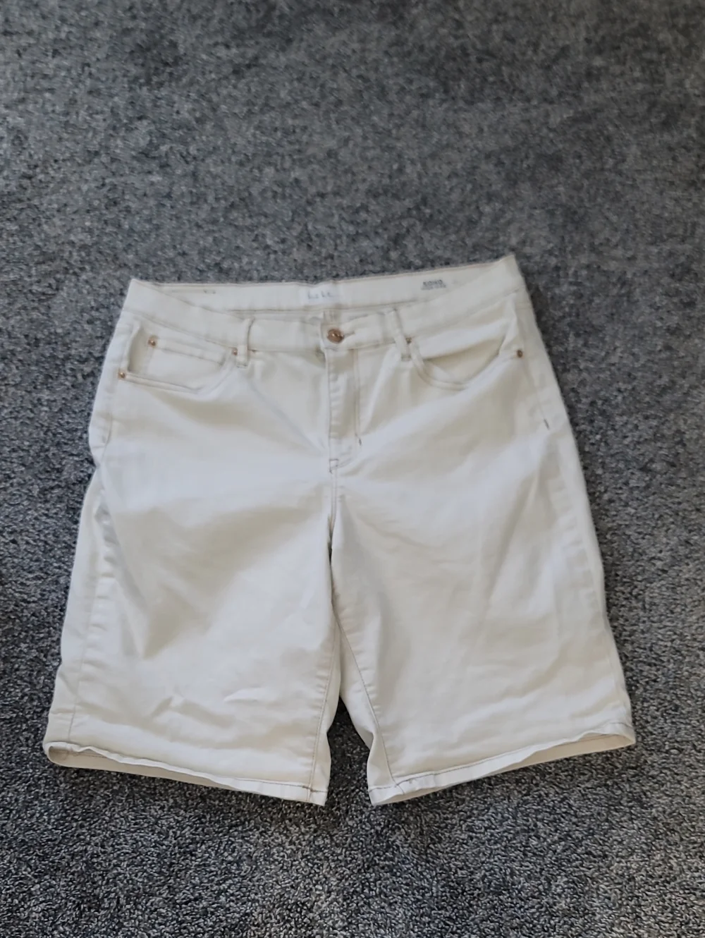 Nicole Miller White Bermuda Shorts